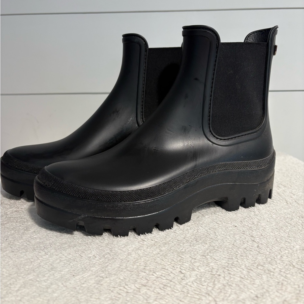 Black Women's Chelsea Boots